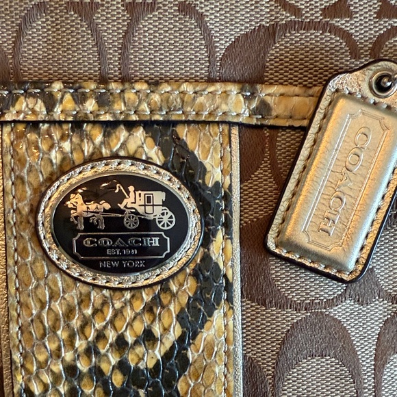 Coach Sutton Signature Python Swingpack - Picture 2 of 6